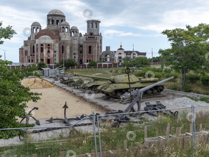 Скачать 22 августа 2025 года в Новороссийске, Россия, в память об их героизме во время Второй мировой войны установлен памятник безземельным солдатам. Исторический мемориал на побережье Черного моря фотосток Ozero