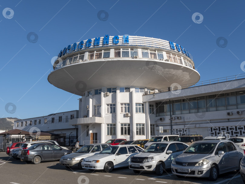 Скачать 22 августа 2025 года в Новороссийске открылся морской терминал на Черноморском побережье России. Историческое здание порта с морской инфраструктурой фотосток Ozero