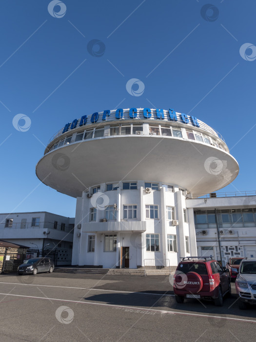 Скачать 22 августа 2025 года в Новороссийске открылся морской терминал на Черноморском побережье России. Историческое здание порта с морской инфраструктурой фотосток Ozero