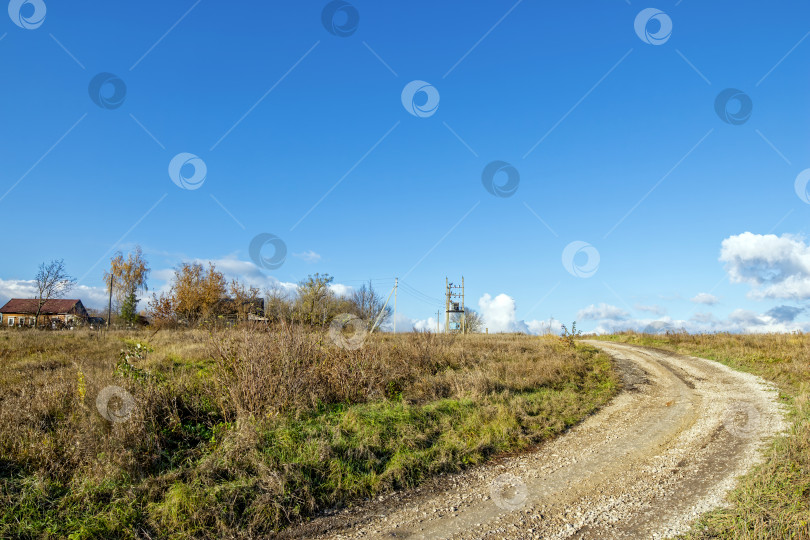 Скачать Склон оврага зарос сухой травой фотосток Ozero