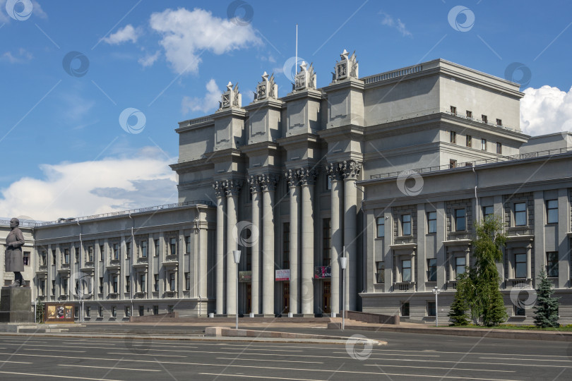 Скачать Театр оперы и балета в Самаре на площади Куйбышева фотосток Ozero