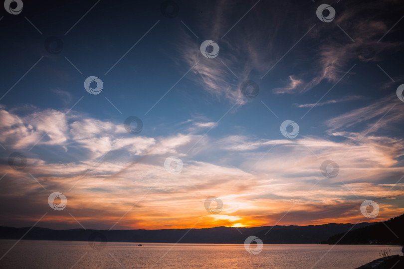 Скачать Закат на озере Байкал фотосток Ozero