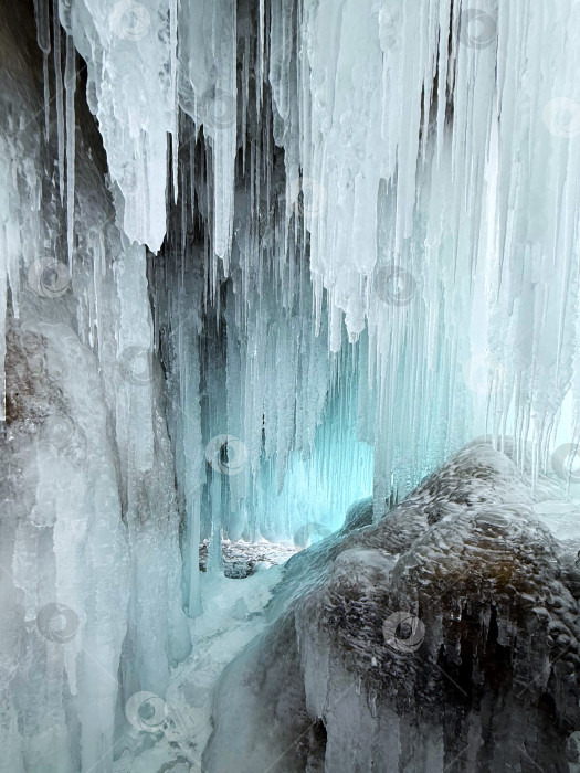 Скачать Голубые сосульки фотосток Ozero