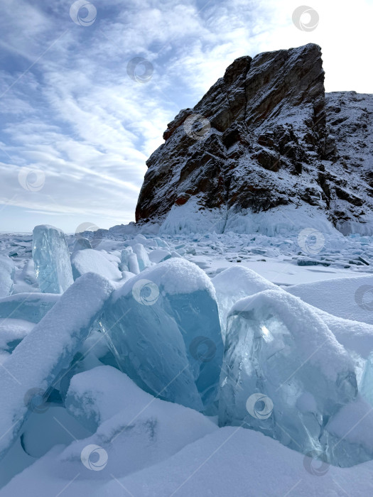 Скачать Скала, лед и небо фотосток Ozero
