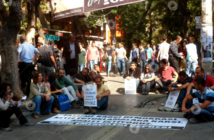 Скачать Сидячий митинг. фотосток Ozero