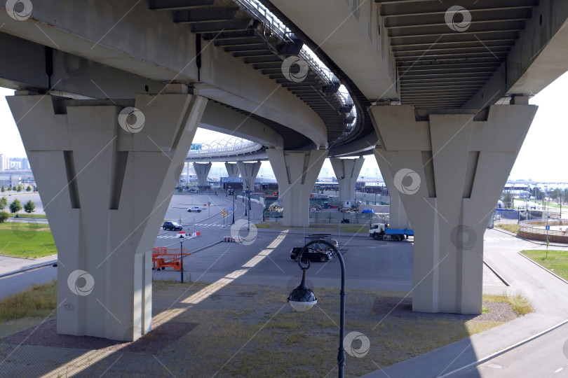 Скачать Пролеты моста ведущего к Газпром Арене снизу. фотосток Ozero