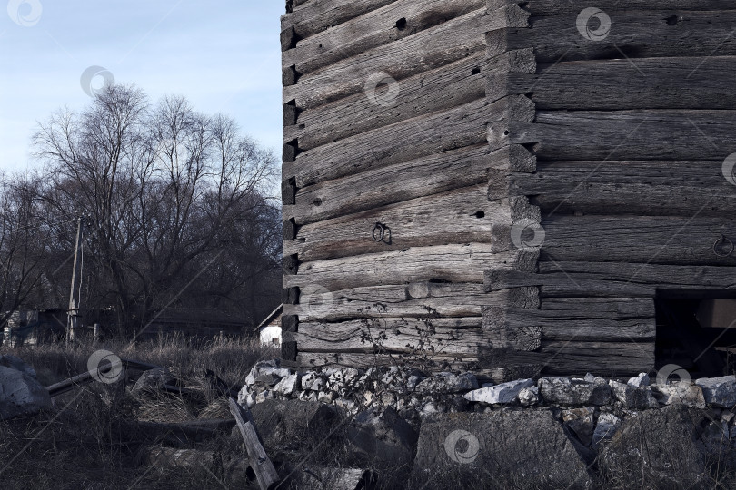 Скачать Остов корпуса деревянной мельницы 19 век фотосток Ozero