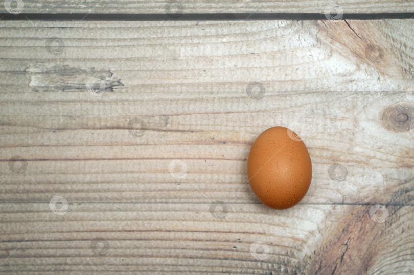 Скачать Яйцо на деревянной поверхности фотосток Ozero
