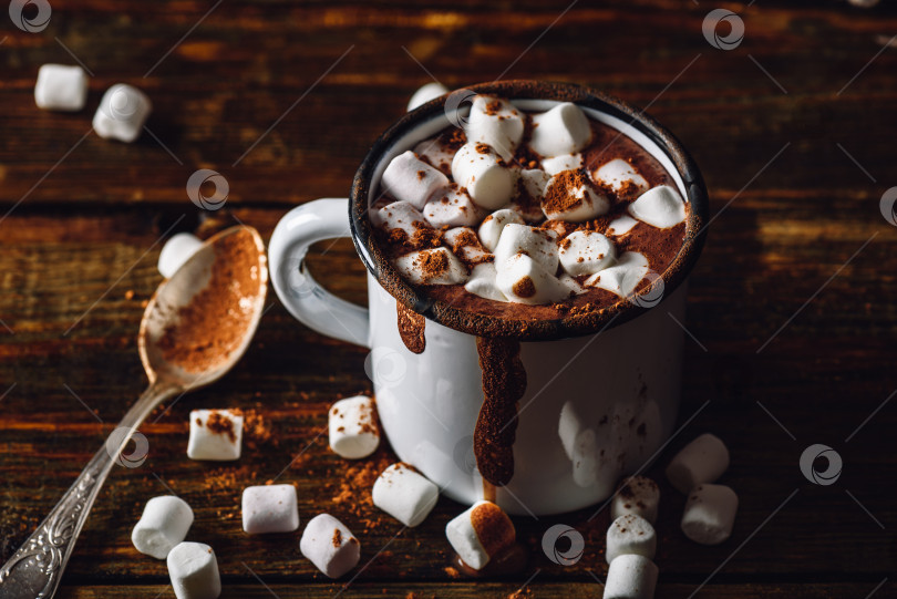 Скачать Кружка какао с зефиром. фотосток Ozero