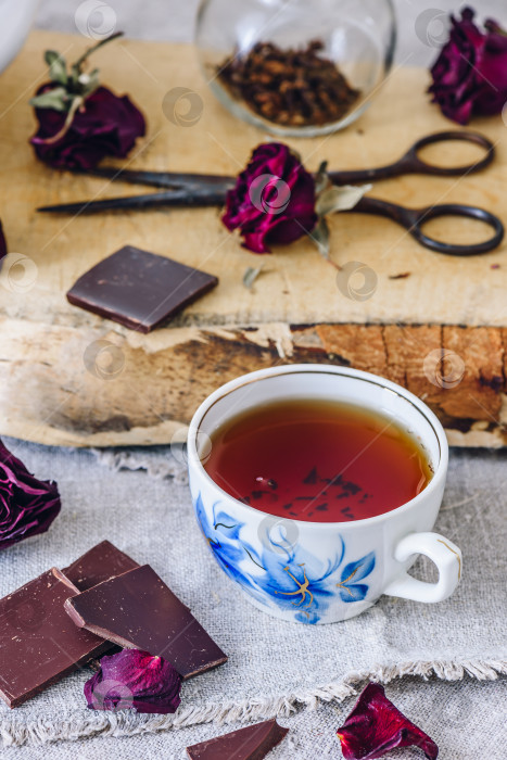 Скачать Чашка чая с шоколадом фотосток Ozero