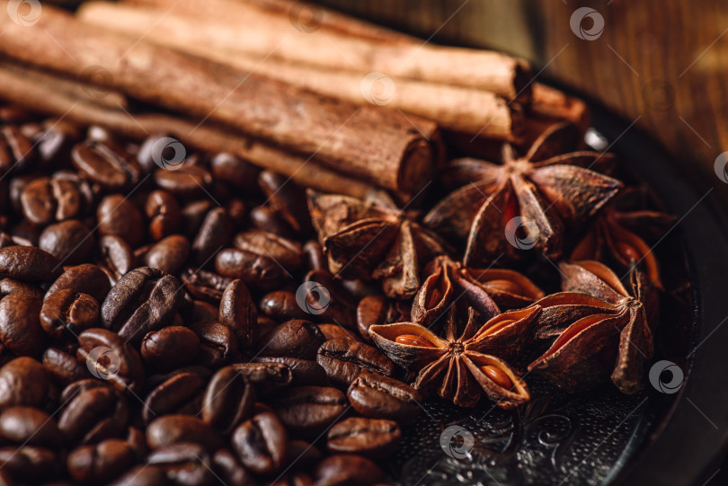 Скачать Кофе с корицей и звездчатым анисом. фотосток Ozero