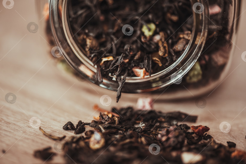 Скачать банка с рассыпчатым чаем фотосток Ozero