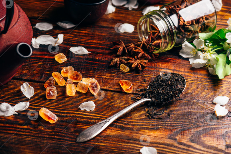 Скачать Чай с цветами и приправами. фотосток Ozero