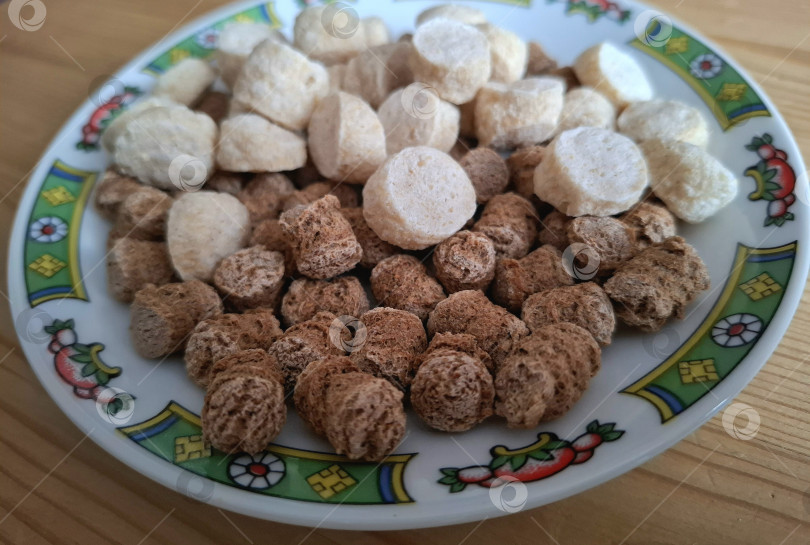 Скачать Ржаные и овсяные отруби на блюдце фотосток Ozero