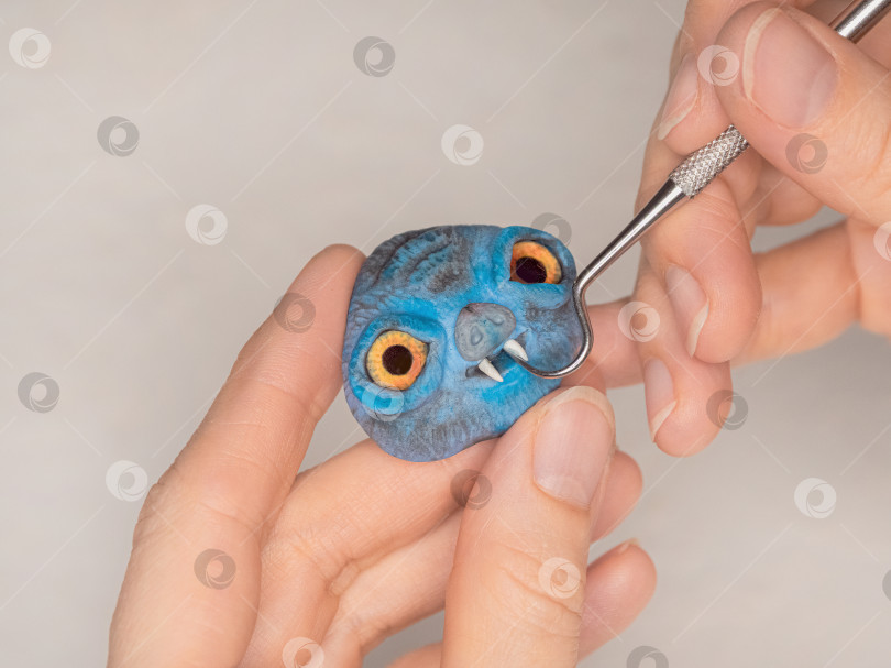 Скачать маленькое личико вампира из полимерной глины фотосток Ozero