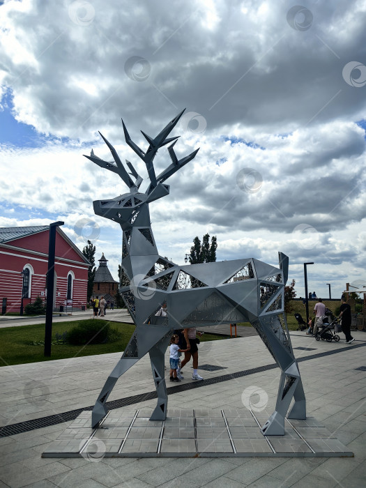 Скачать Фигура оленя на улице Нижнего Новгорода фотосток Ozero