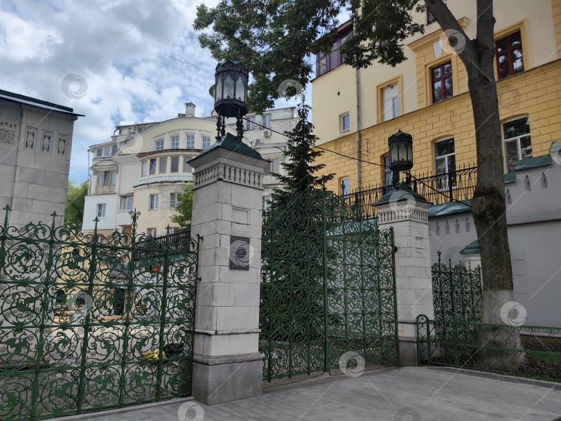 Скачать Волго-Вятское управление ЦБ России, ограда с воротами фотосток Ozero