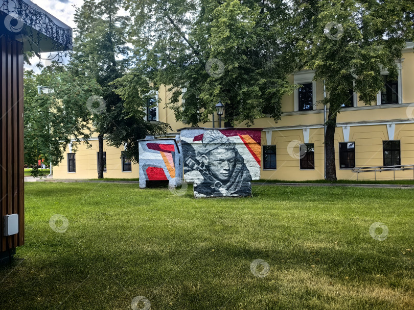 Скачать Изображение советского солдата на стене, Нижегородский кремль, внутренняя территория фотосток Ozero