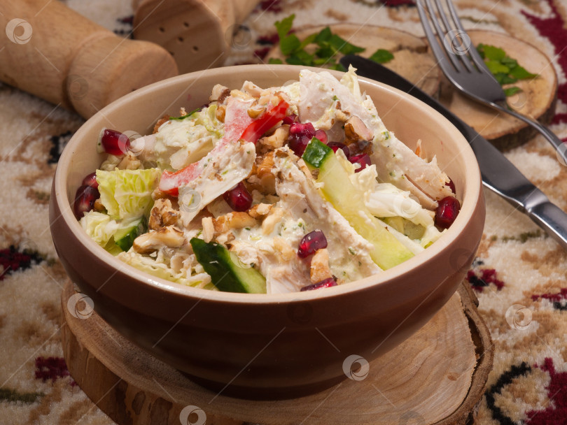 Скачать Грузинский салат с овощами и курицей. Закрыть фотосток Ozero