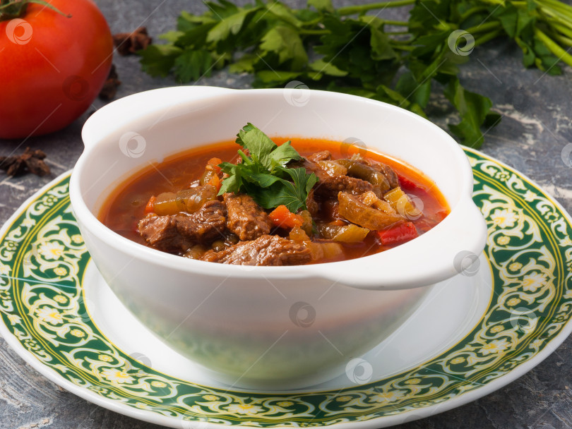 Скачать вкусный традиционный азиатский суп лагман. Закрыть фотосток Ozero