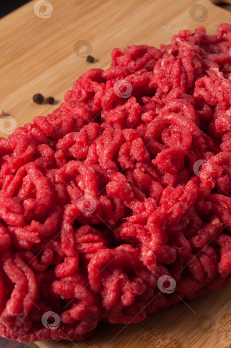 Скачать вкусная съемка крупным планом свежего сырого говяжьего фарша фотосток Ozero