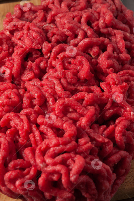 Скачать вкусная съемка крупным планом свежего сырого говяжьего фарша фотосток Ozero