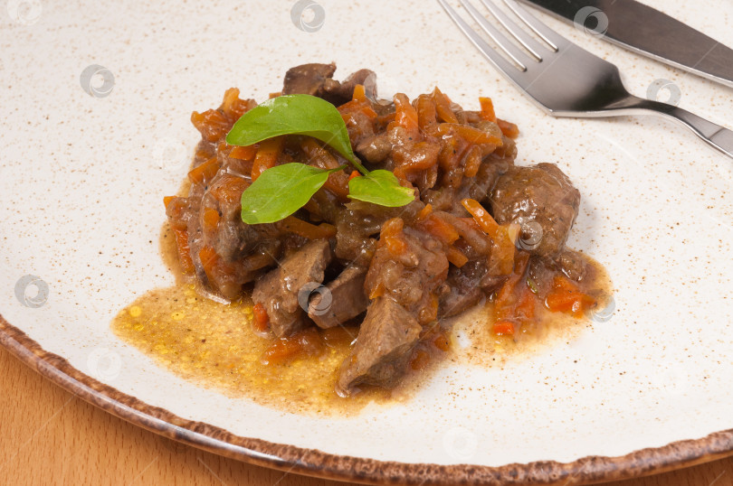 Скачать вкусный гуляш из свинины с морковью. закрыть фотосток Ozero