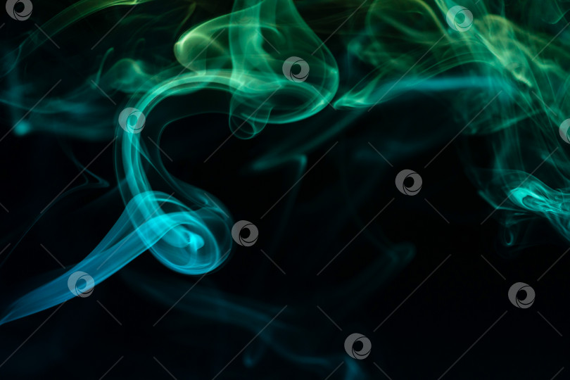 Скачать Абстрактный дым на темном фоне фотосток Ozero