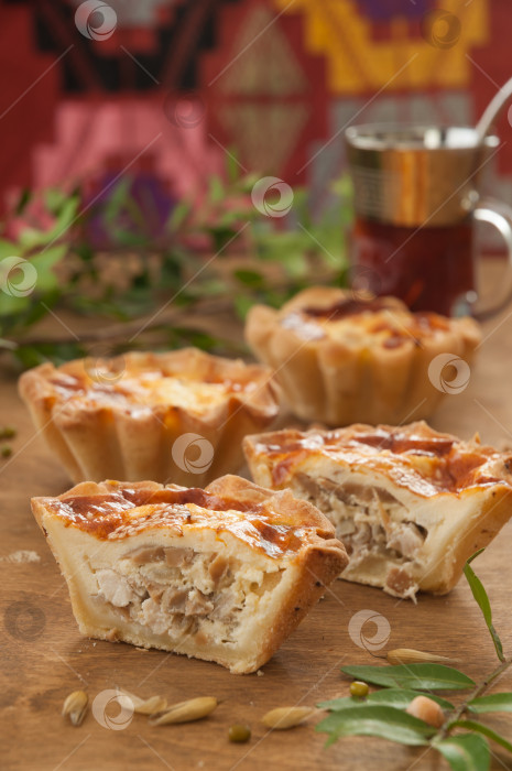 Скачать тарталетки с курицей, грибами и сыром фотосток Ozero