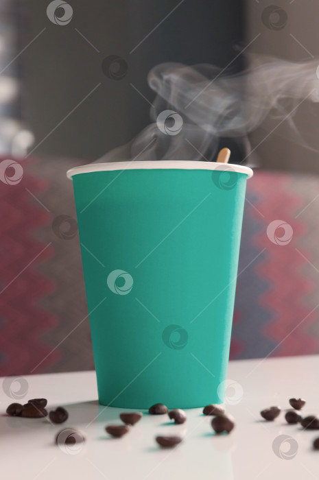 Скачать кофе в картонном стаканчике с паром фотосток Ozero