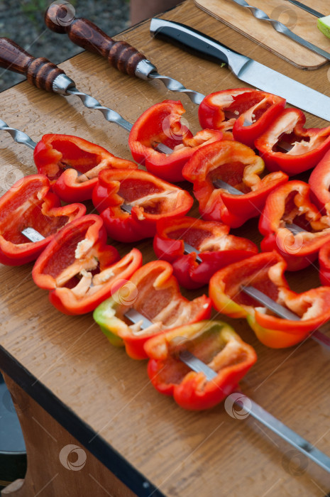 Скачать болгарский перец на шпажках - это гарнир к мясным блюдам фотосток Ozero