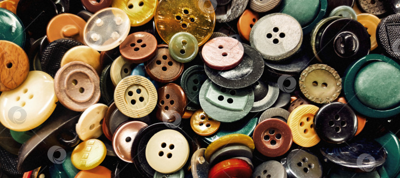 Скачать Куча разноцветных пуговиц для шитья, фон для шитья фотосток Ozero
