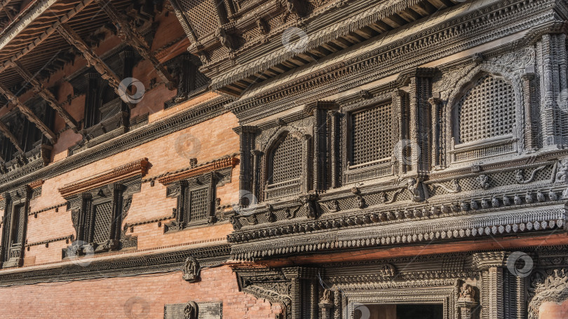 Скачать Древняя неварская архитектура, детали. Фасад кирпичного здания. фотосток Ozero