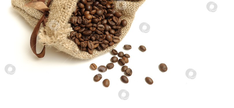 Скачать Кофейные зерна в холщовом мешочке фотосток Ozero