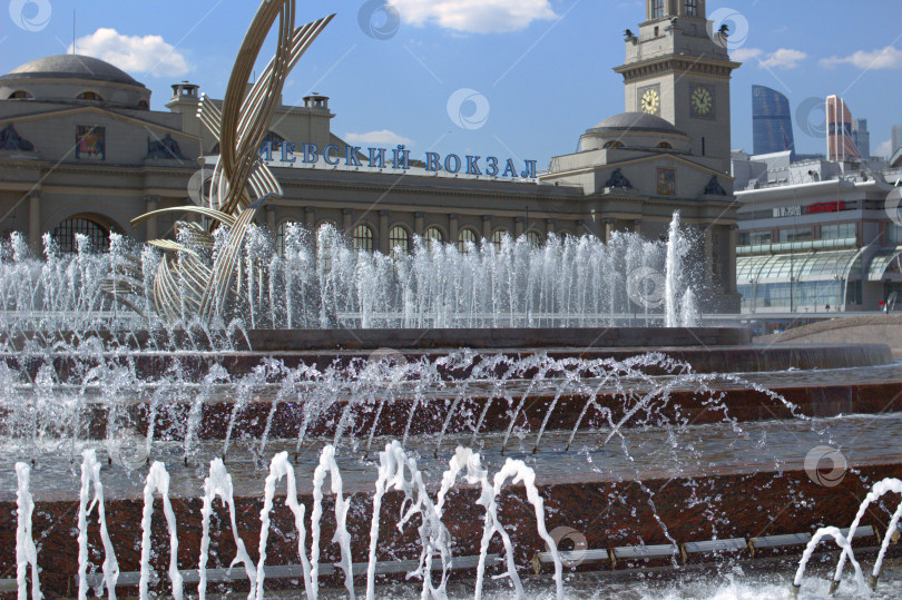 Скачать Фонтан у Киевского вокзала фотосток Ozero