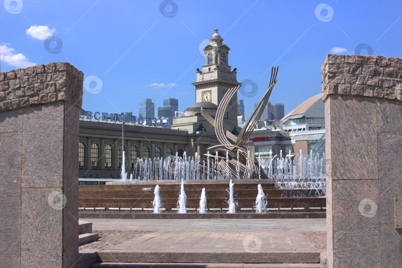 Скачать Фонтан у Киевского вокзала фотосток Ozero