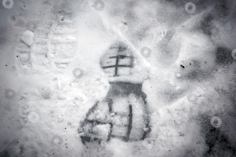 Скачать замерзшие следы на тропинке в деревне фотосток Ozero