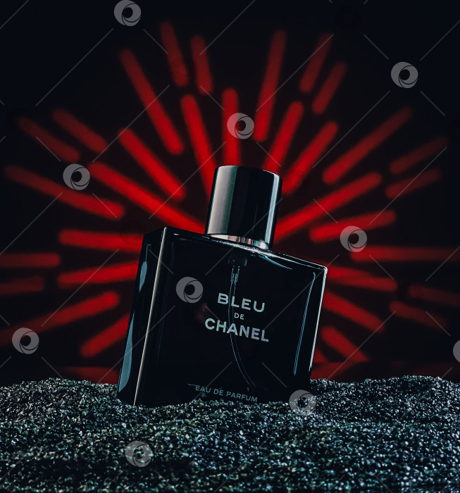 Скачать Рекламная коллекция BLUE de CHANEL фотосток Ozero