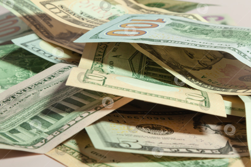 Скачать крупный план бумажных долларов США различных номиналов фотосток Ozero