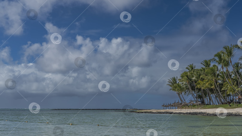 Скачать Безмятежный морской пейзаж. Спокойный бирюзовый океан. фотосток Ozero