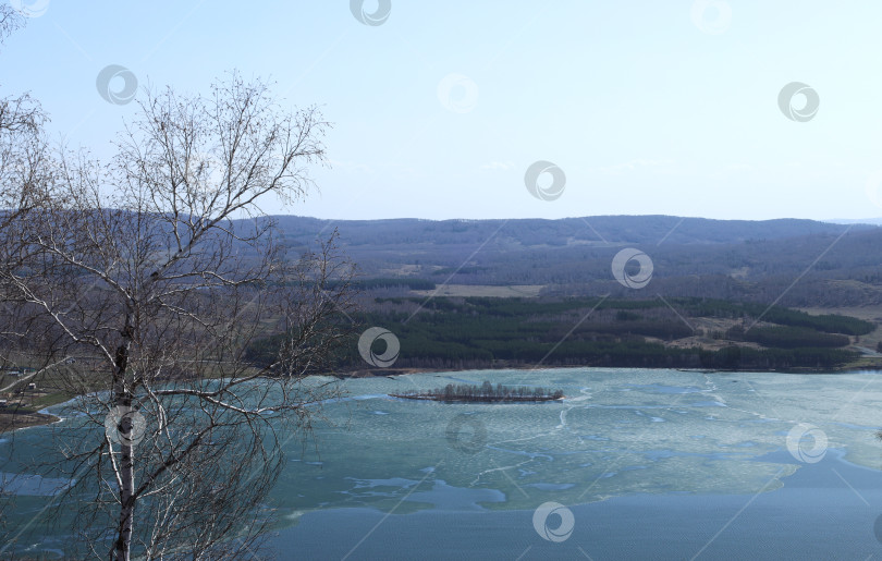 Скачать тающий лед на озере в Башкирии, Россия фотосток Ozero