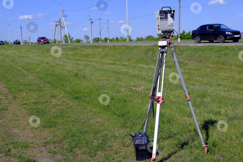 Скачать Контроль скорости на автомагистралях с использованием мобильного радара. фотосток Ozero