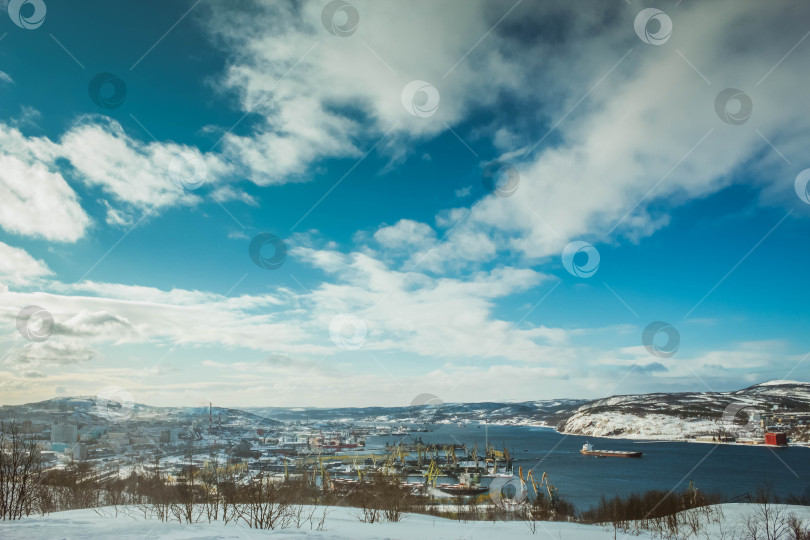 Скачать Морской порт в Мурманске фотосток Ozero