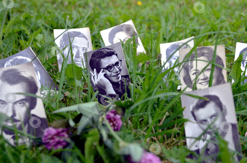 Скачать Ч\б фото известных советских актеров кино на поляне фотосток Ozero