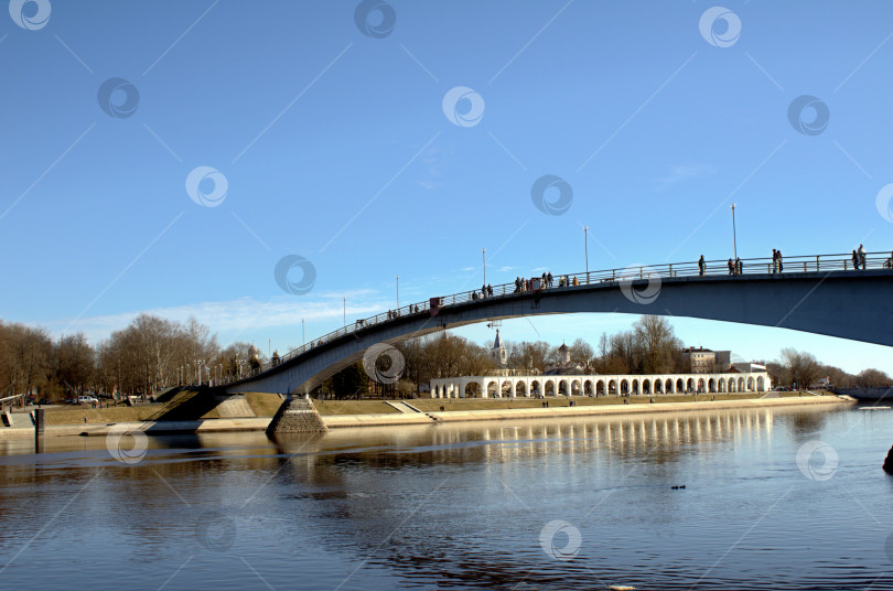 Скачать Мост через реку Волхов в Великом Новгороде. фотосток Ozero