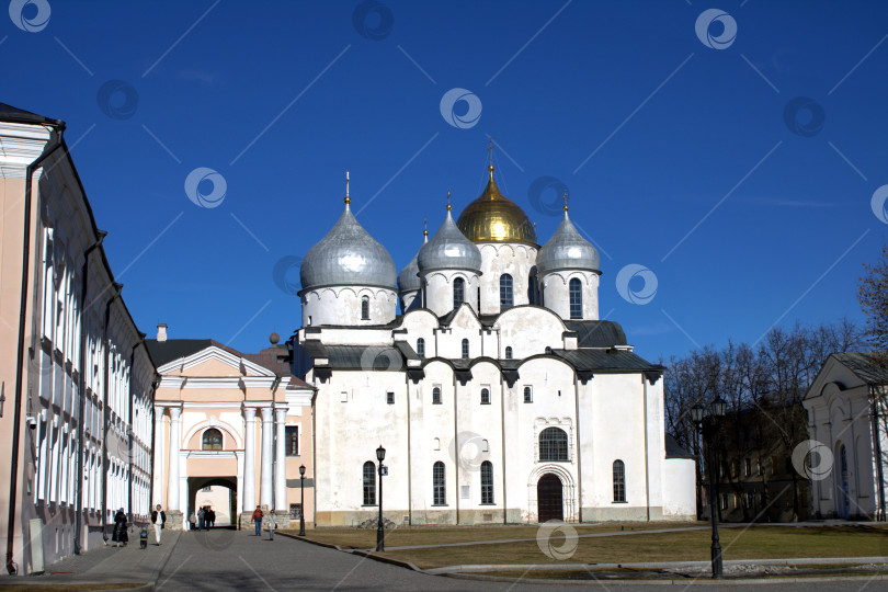 Скачать Архитектурный комплекс: Софийский собор, Надвратная церковь, Митрополичьи покои. фотосток Ozero