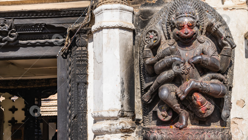 Скачать Древняя неварская архитектура. Подробности. Барельеф на стене. фотосток Ozero