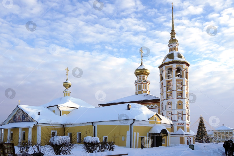 Скачать Суздаль, Казанская и Воскресенская церкви в ясный зимний день. Суздаль, Владимирская обл., Россия. Январь, 31. 2026г. фотосток Ozero