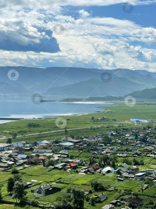 Скачать Озеро Байкал и село Култук, Иркутская область, Россия фотосток Ozero