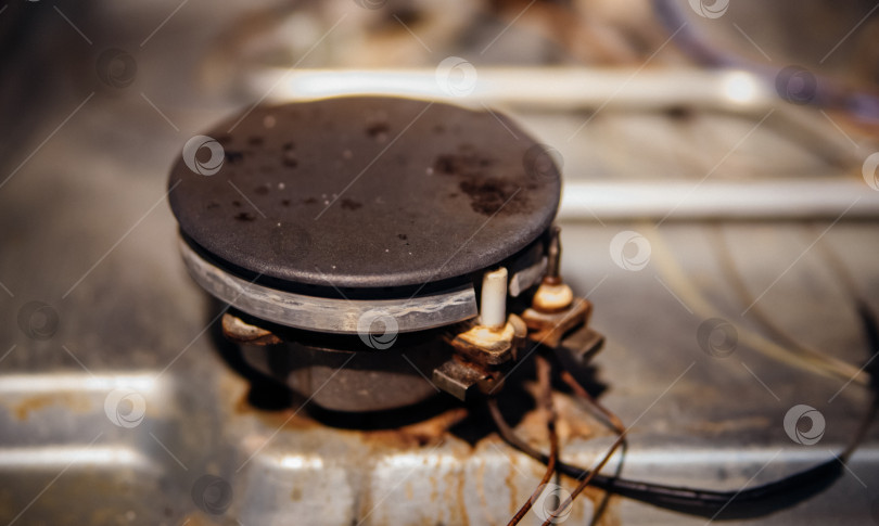 Скачать Ремонт и чистка газовой панели управления. Ремонт конфорки варочной панели. фотосток Ozero